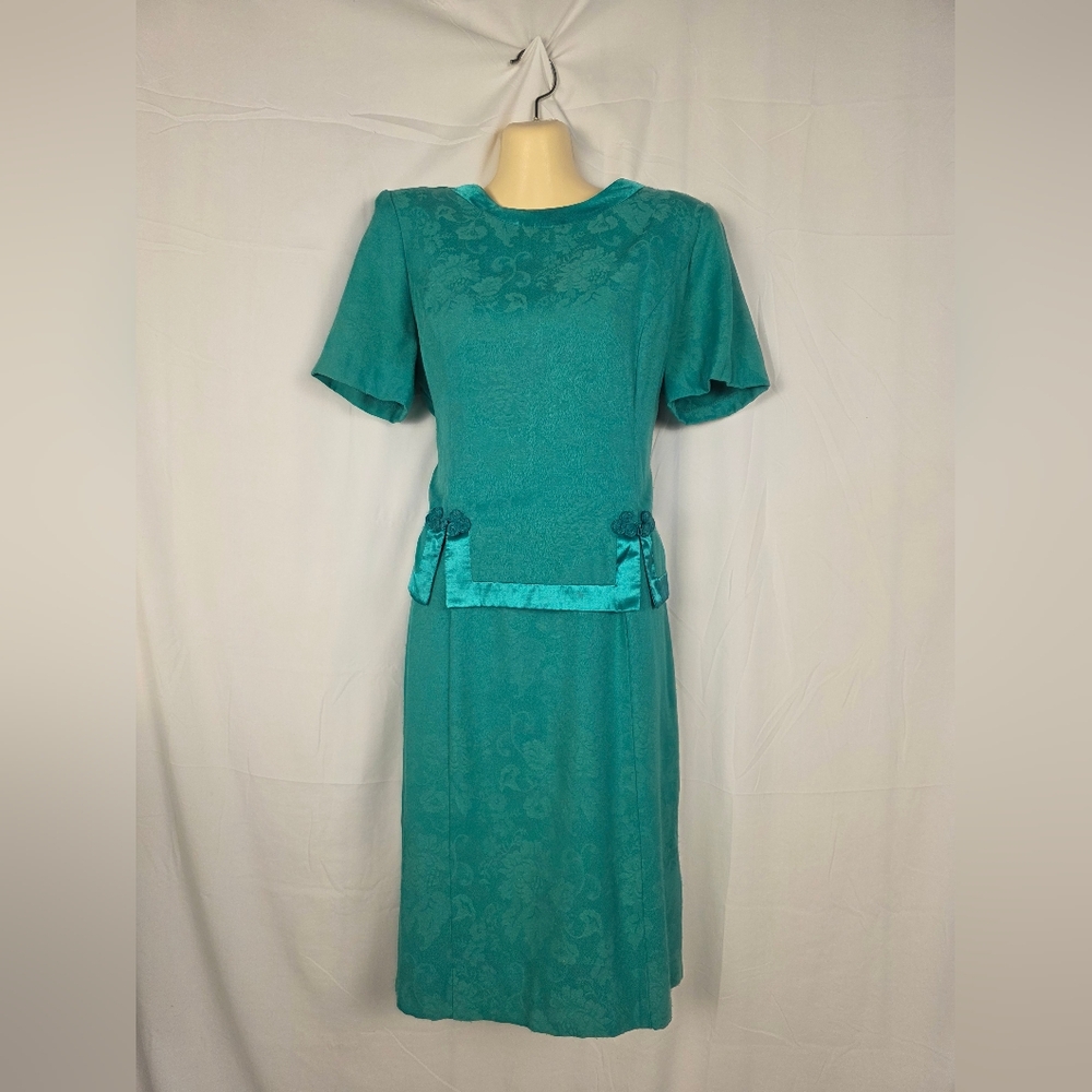 Vintage Miss Dorby Green Sheath Midi Dress with Crew Neck and Short Sleeves